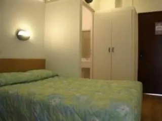 Hotel-restaurant Le Saint Christophe ホテル 2*
